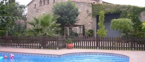 La casa desde la piscina