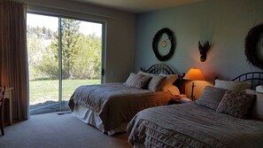 Bedroom 1 - 2 Queen beds