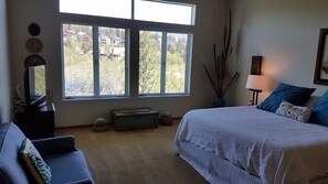 Bedroom 2 - King bed