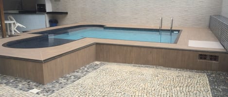 Piscina condomínio CGG