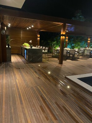 Outdoor dining