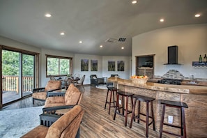 Sitting Area | Kitchen | Coffee Maker | Toaster