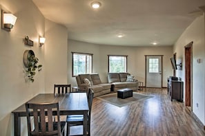 Dining Area | Dishware & Flatware