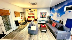 New lay out, with brand new sofas