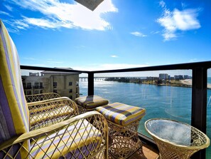 Relax on the balcony.