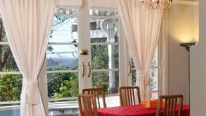 Dinning room (open plan)