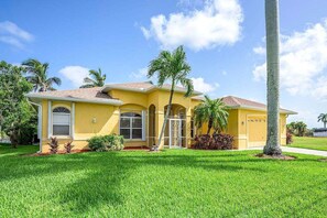 Welcome to Villa Breeze Palms