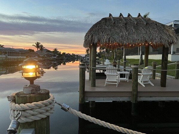 Tiki Hut with Sitting Area