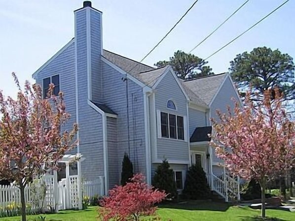 This house is as beautiful on the inside as it is on the out!