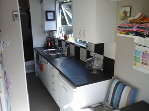 Full kitchen, full size fridge, freezer, dishwasher. 