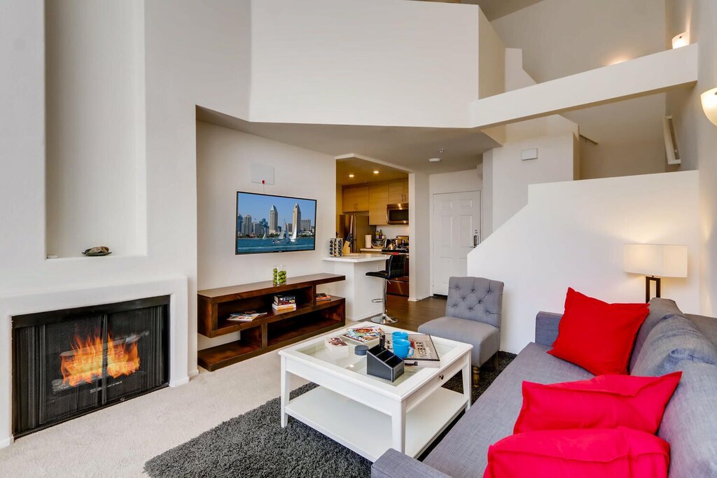H2 Gorgeous Downtown San Diego 1 Bedroom Upstairs Bedroom Loft Marina District