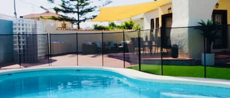 Large private swimmingpool with underwater seatings.