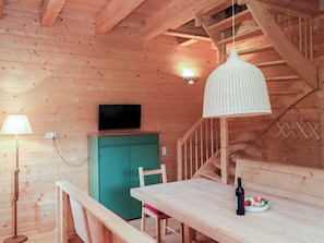 Eigentum, Tabelle, Holz, Interior Design, Lampe, Strahl, Holzbeize, Fussboden, Wohnzimmer, Flooring
