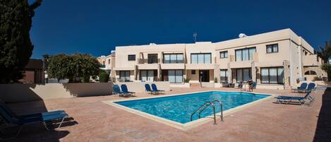 Apt. Anna, Modern 2 Bedroom Apartment, a 5 minute walk to Ayia Napa Harbour