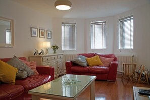Light and Airy Lounge