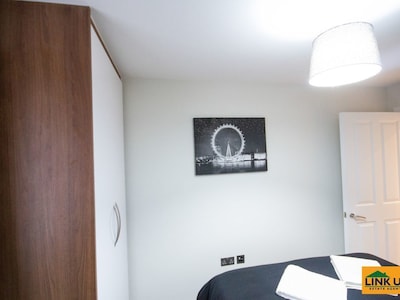 Flat 1 , Holden Court 