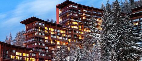 This property is located in the centre of the lively resort and right on the pistes!