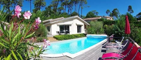 Villa avec piscine eau sel, privée, chauffée et sécurisée