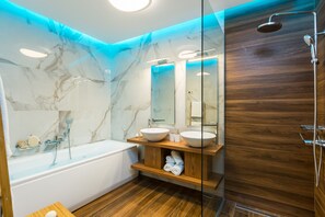 Master bathroom with shower and hydromassage tub on ground floor