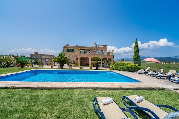 Mallorcan country house with pool and views 