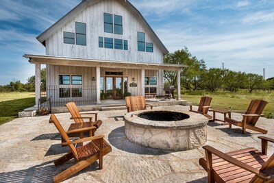 Awesome fire pit,  perfect for wine & star-gazing!