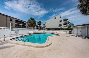 44-web-or-mls-Pool205