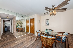 10-web-or-mls-Foyer-3-2
