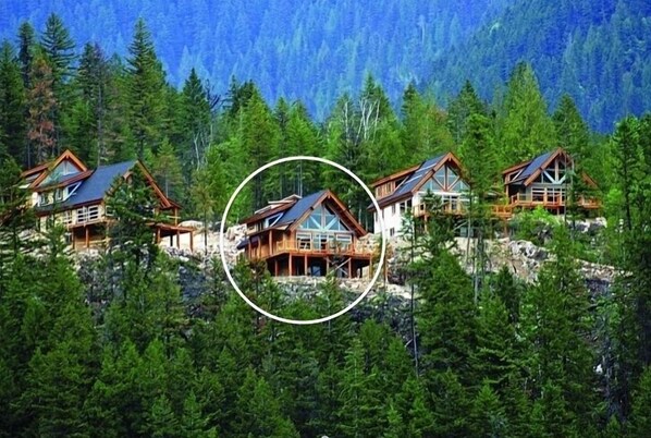 Cabin #3 - closest to the lake with unhindered view