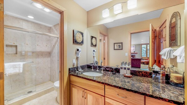 Tam 33 Bathroom 2