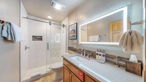 Tam 33 Bathroom