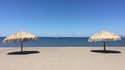 Hermosa casa de 2 dormitorios y 2 baños a pasos de la playa y piscinas en la bahía de Loreto