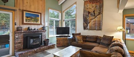 Living Room with vaulted ceilings