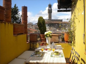 terrace with spectacular view on palazzo vecchio