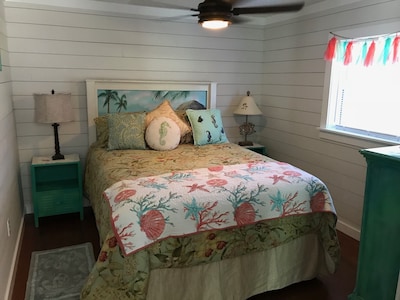 Mermaid Cottage in Beautiful Downtown St Marys GA- Gateway to Cumberland Island