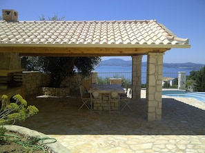 BBQ, Dining & Outside Kitchen Area