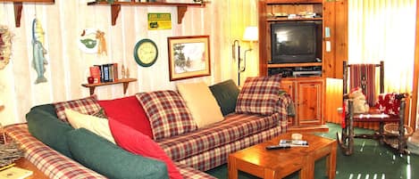 Mammoth Lakes Rental Sunshine Village 113 - Living Room TV