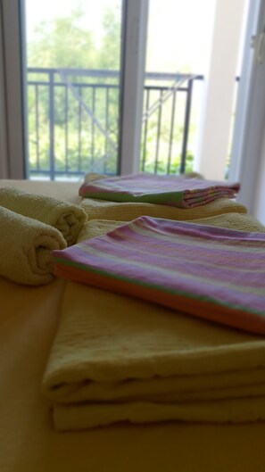 #bed,#queensize,#bedroom