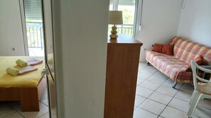 #kitchen,#livingroom,#seatingarea,#diningroom,#bedroom,#bed