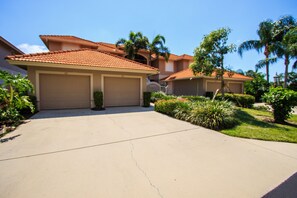 Vacation Awaits! Exterior with detached single-car garage