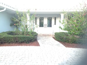 Entrance from circular driveway 