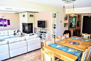 Lounge and dinning area