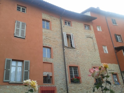 Among UNESCO vineyards - Casa Visconti historic center of Mombaruzzo FREE WI-FI