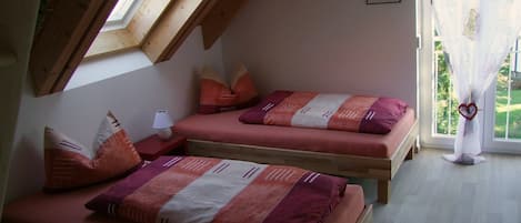 Schlafzimmer 2