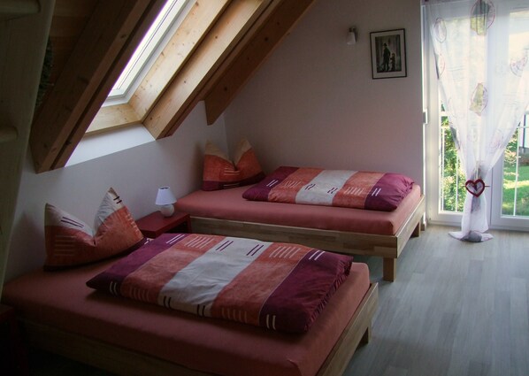 Schlafzimmer 2