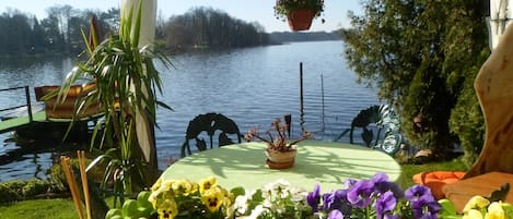 Blick vom W/S Raum über die neue Terrasse