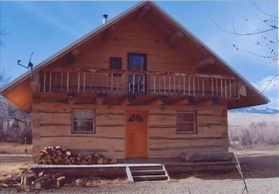 Beautiful Hand Built Log Cabin with Private Fishing