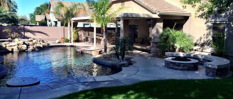 Backyard Retreat! Grass play area, Firepit, Pool, Hot Tub, Waterfall, BBQ, ect.