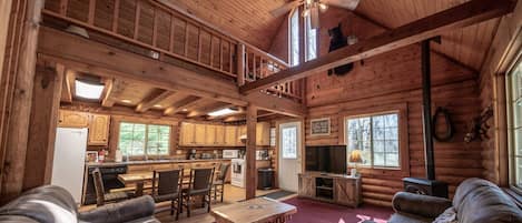 Classic Up North Log Cabin-Lazy Bear Lodge (154)