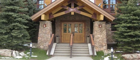 Front entrance to the Mountain Thunder Resort.