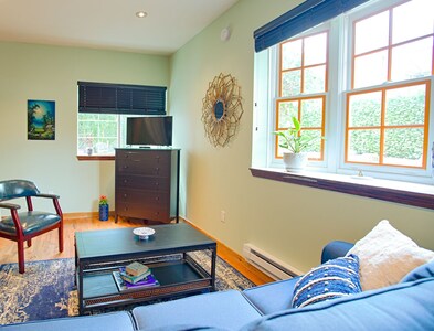Multnomah Hidden Pond - stunning upscale romantic!
